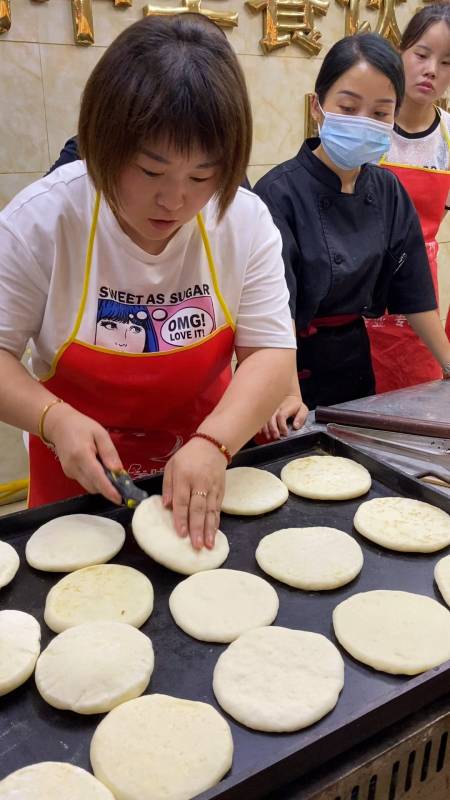 家乡特色美食#自从做了灌汤烧饼,每天都累的腰酸背痛,但是心里喜滋滋