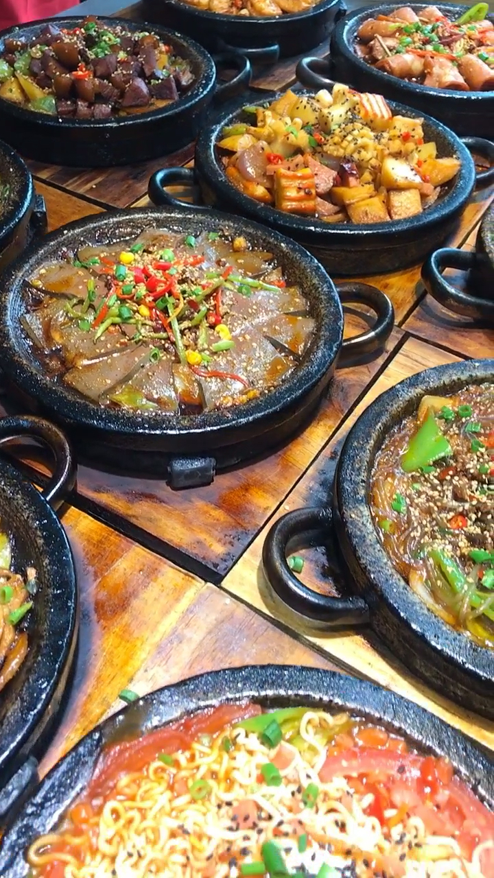 石锅菜#每天排队才能吃到的石锅菜,喜欢的朋友支持一下