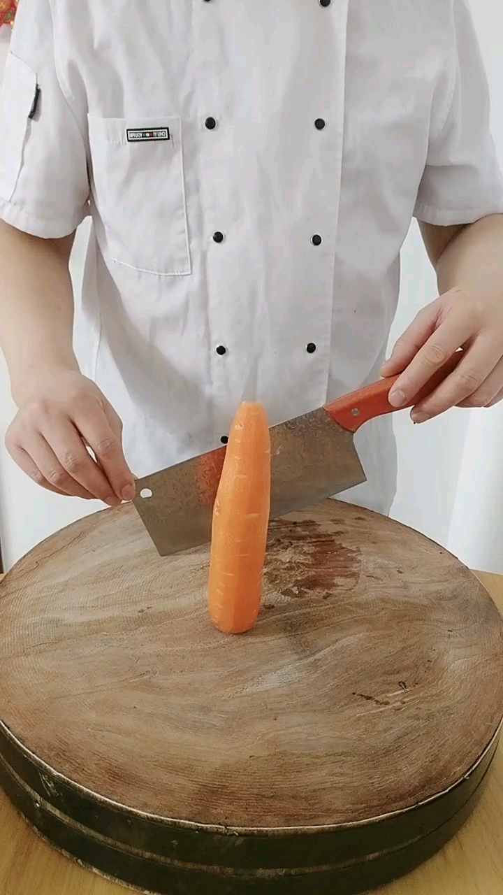 胡萝卜菱形片切法