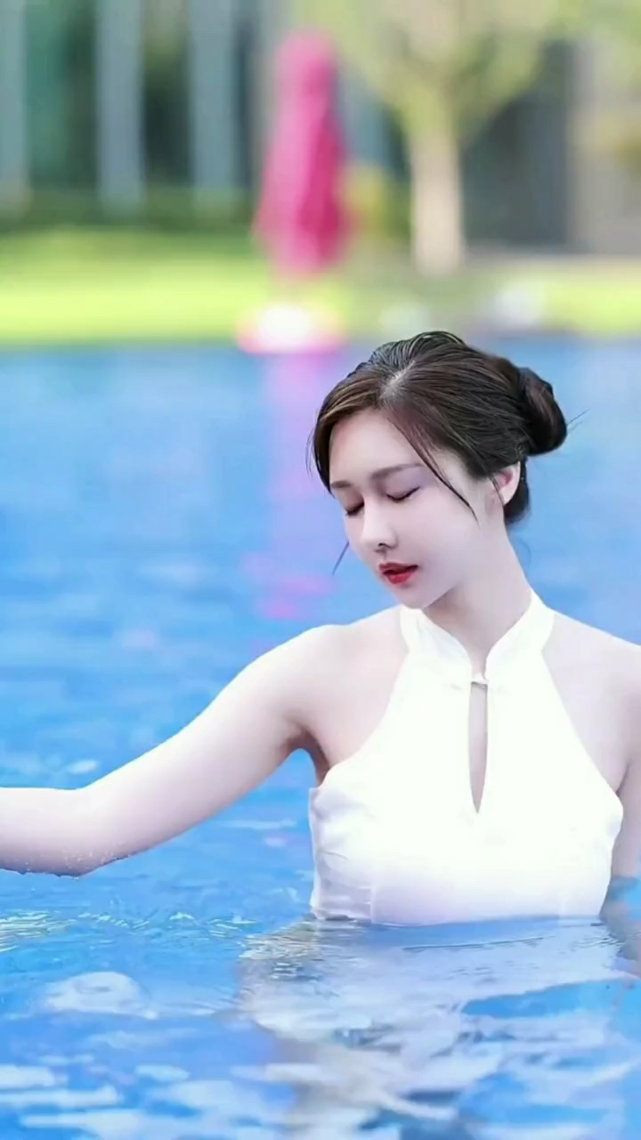 户外泳装美人#泳装美女