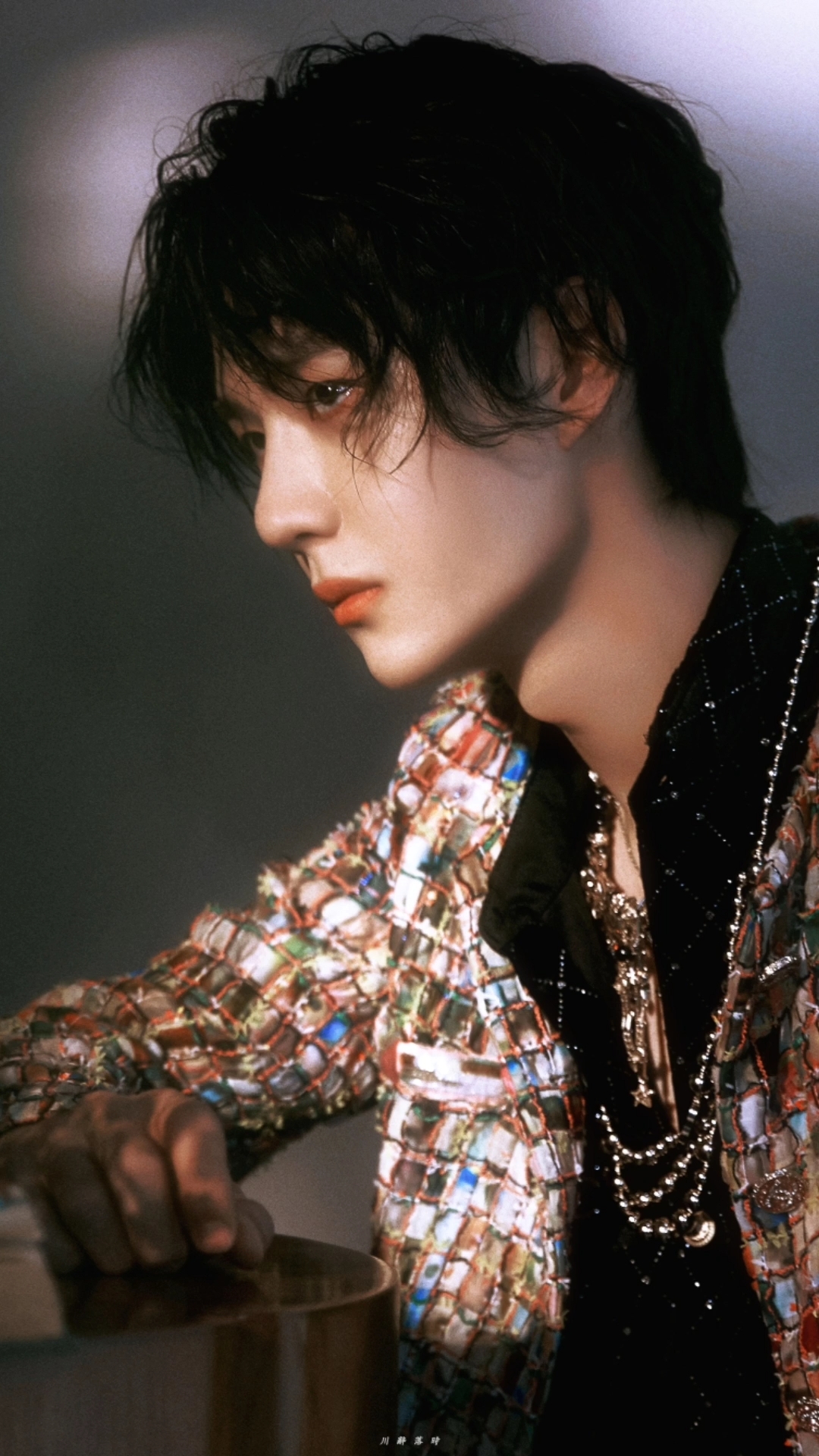 王一博#这眼神,这喉结,这手～酷盖本酷哇!