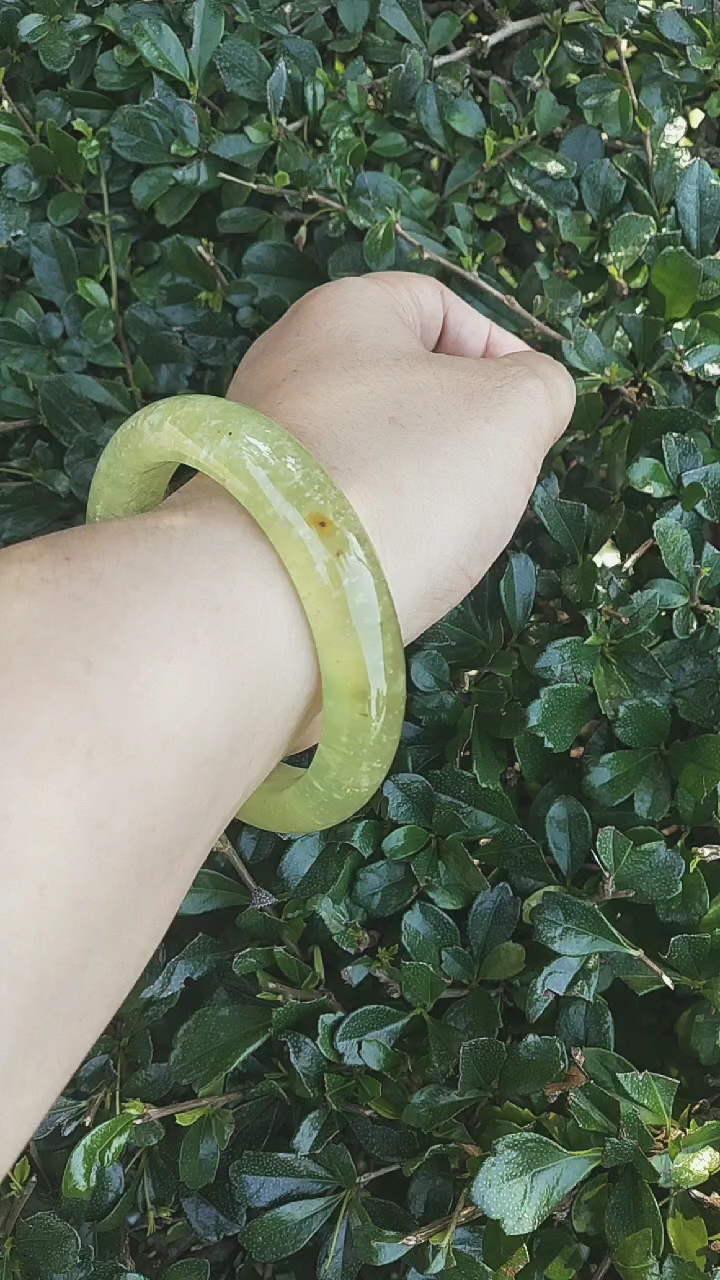 岫玉花玉天青水草手镯,天然岫玉水灵灵手镯!