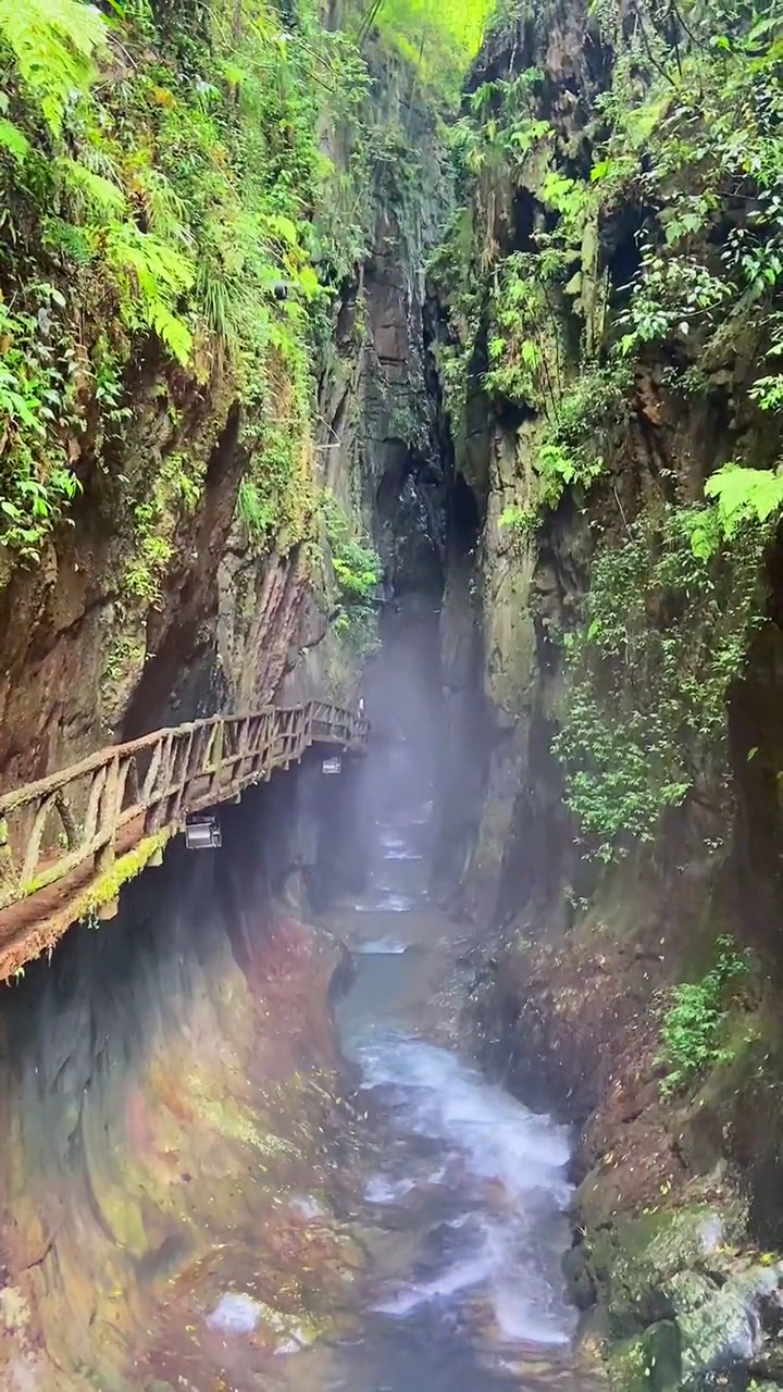 湖南湘西张家界鬼谷峡洞