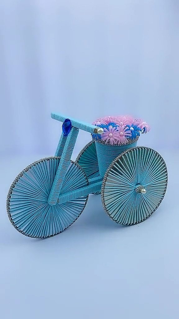 手工制作废旧的光盘不要扔遇到毛线变成精致的笔筒摆地摊去你带上我我