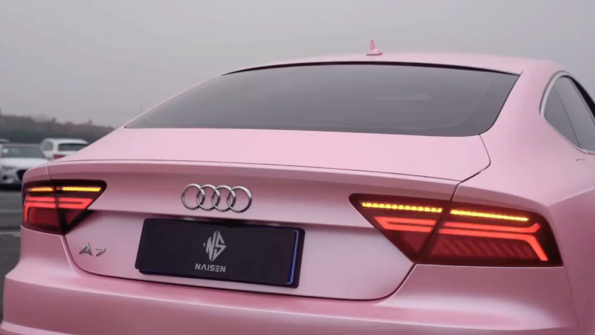 汽车那些事#奥迪a7改色贴膜,车身电光樱花粉改色膜,这才是时尚春天的
