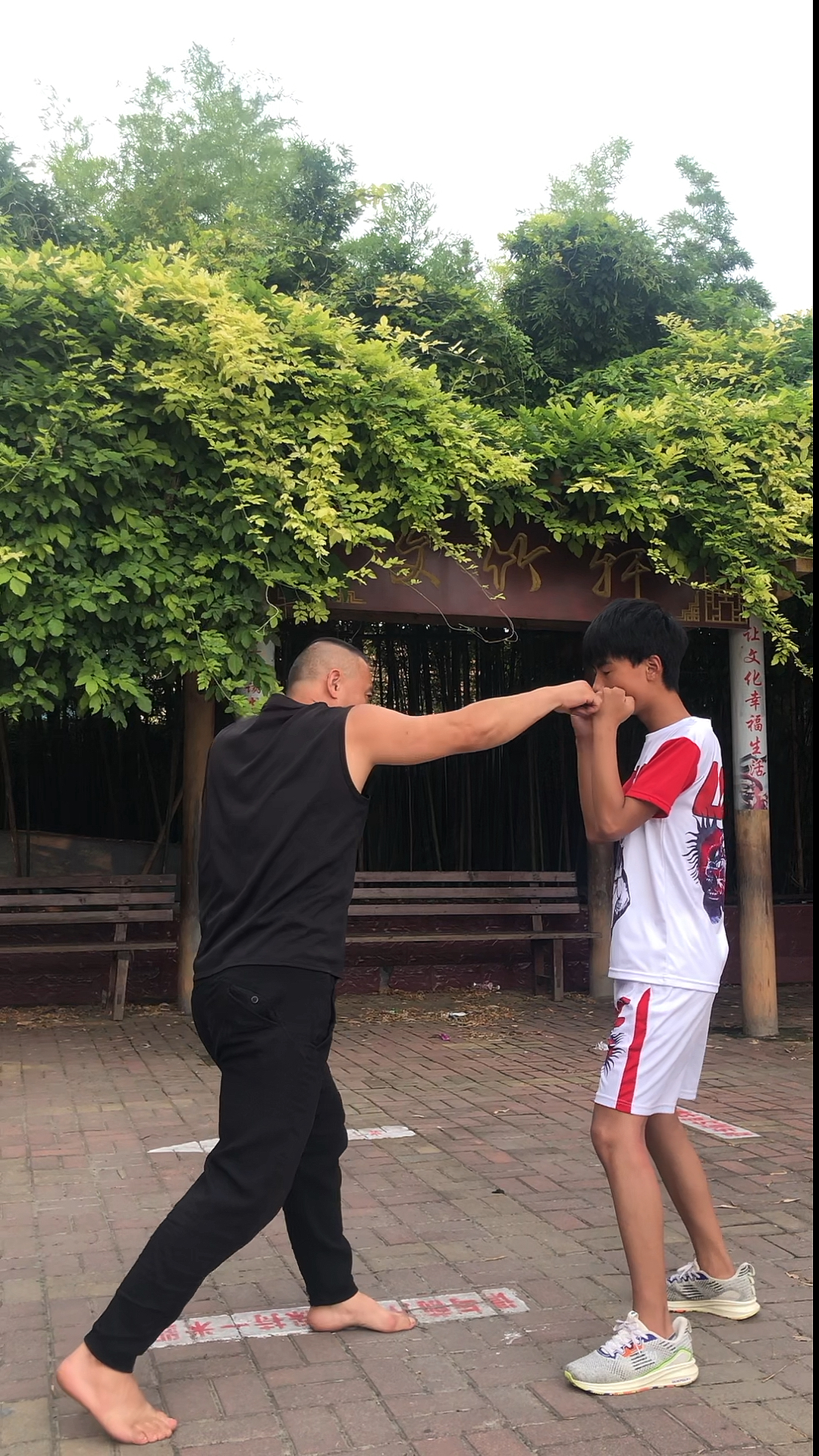 现代搏击拳腿组合运用街头防身