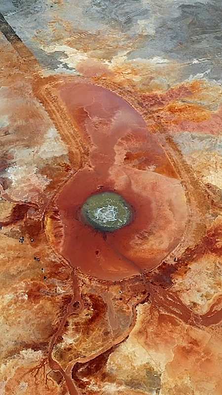 荒漠中的"泉眼",喷了几百年还在喷,这水从哪里来的?