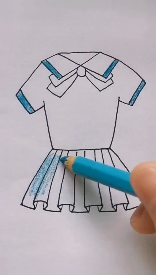 女生校服裙子简笔画图片