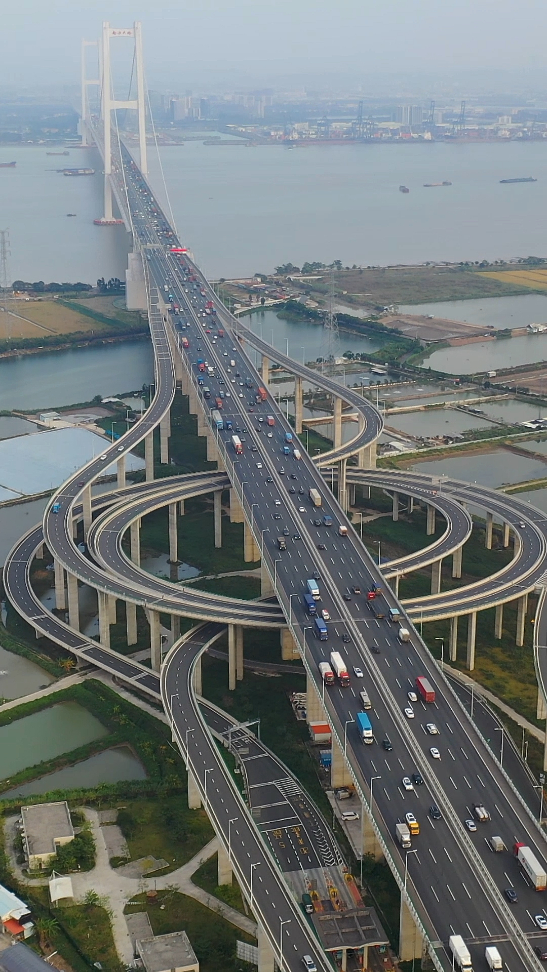 南沙大橋,是繼港珠澳大橋之後,珠江三角洲又一座世界級橋樑工程-度小