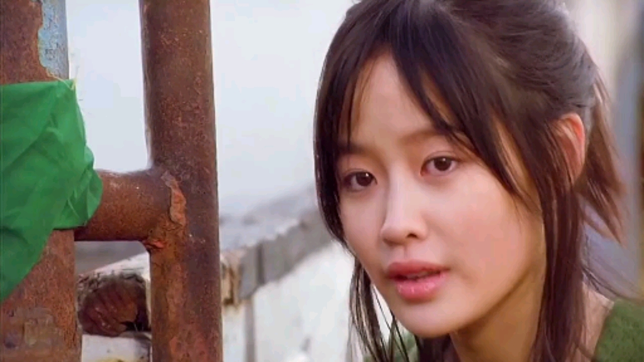 韩剧弓养父养在船上10年没下过船准备等到17岁和她结婚女主遇到了自己