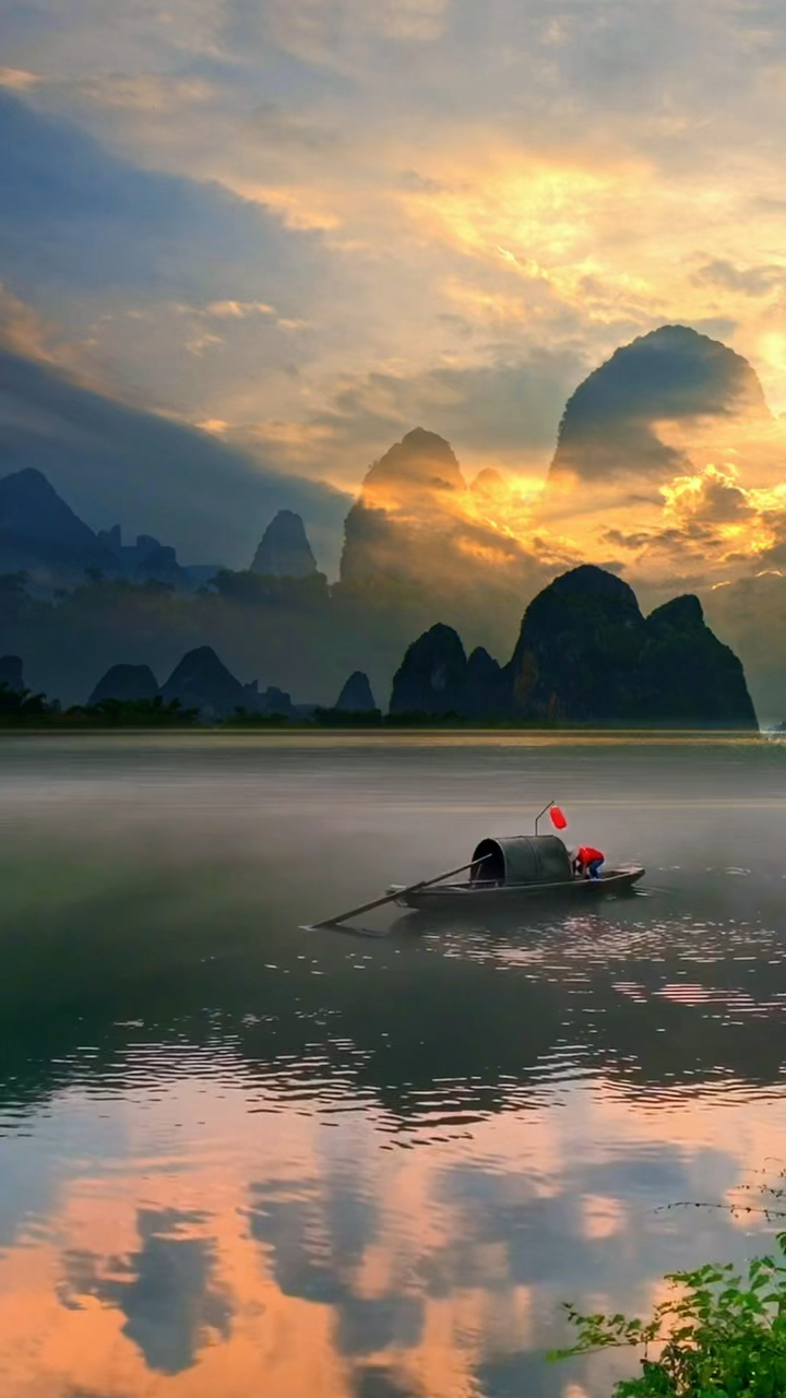 山水无忧风起皱,落日余晖天尽愁,红尘美景皆过客,浮生一梦百事休!