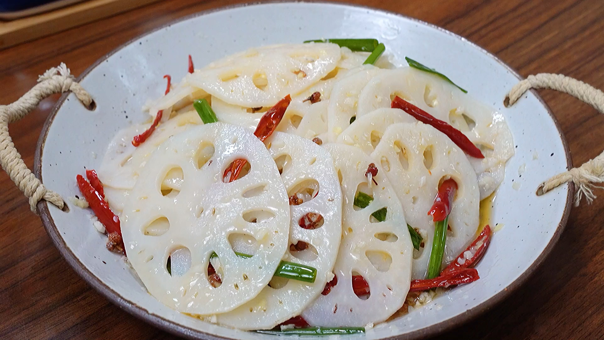 这样做的炝拌藕片,又白又脆,酸辣开胃不油腻