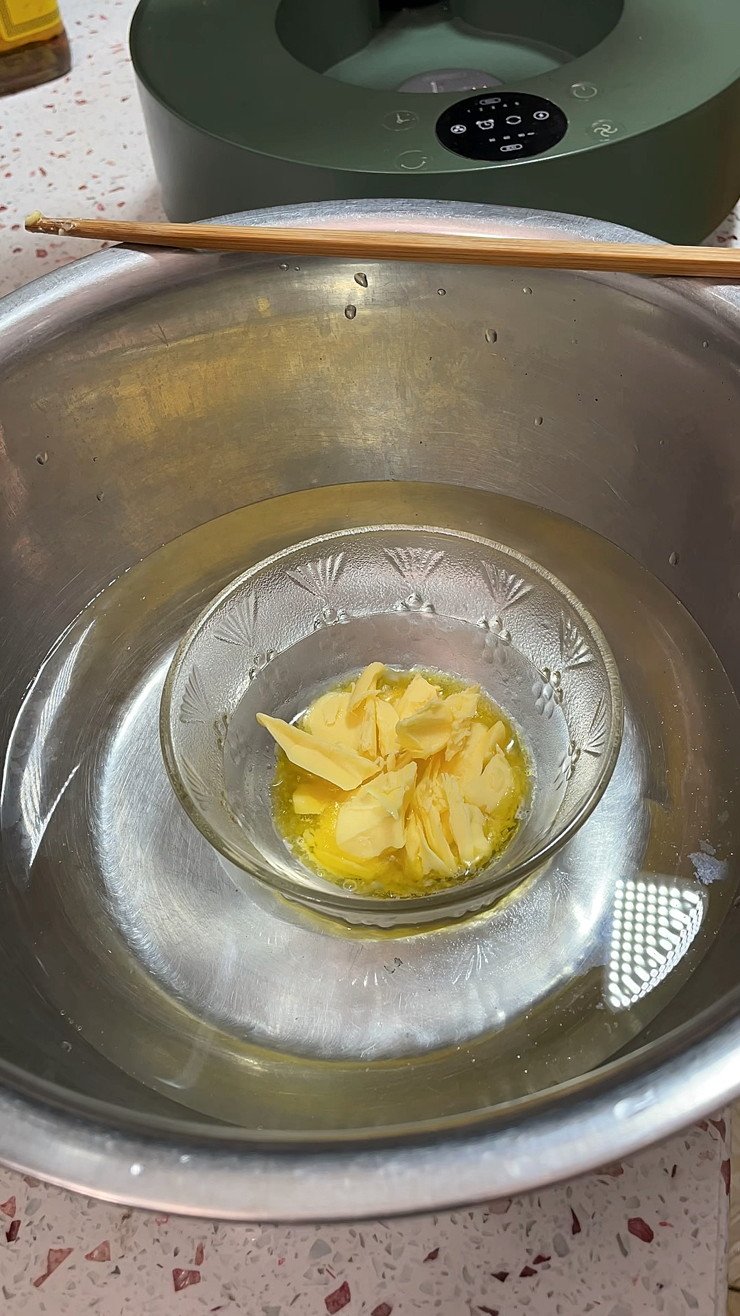 生活小窍门#黄油隔水融化和软化的黄油是不一样的哦