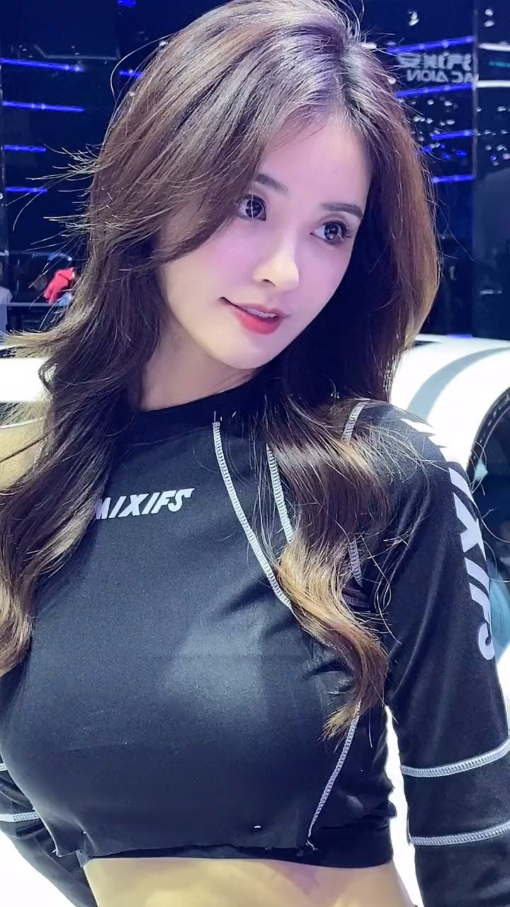 街拍美女#车模界的王者,最美五月儿