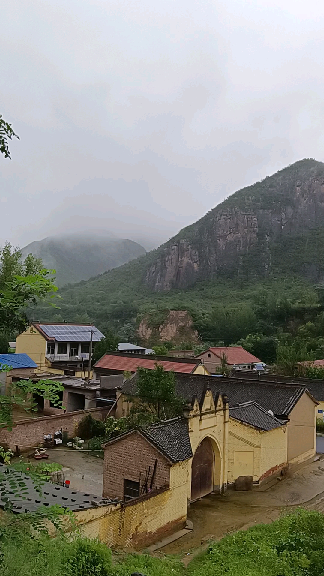旅游进行时黎城县龙王庙村一个云雾缭绕的小山村