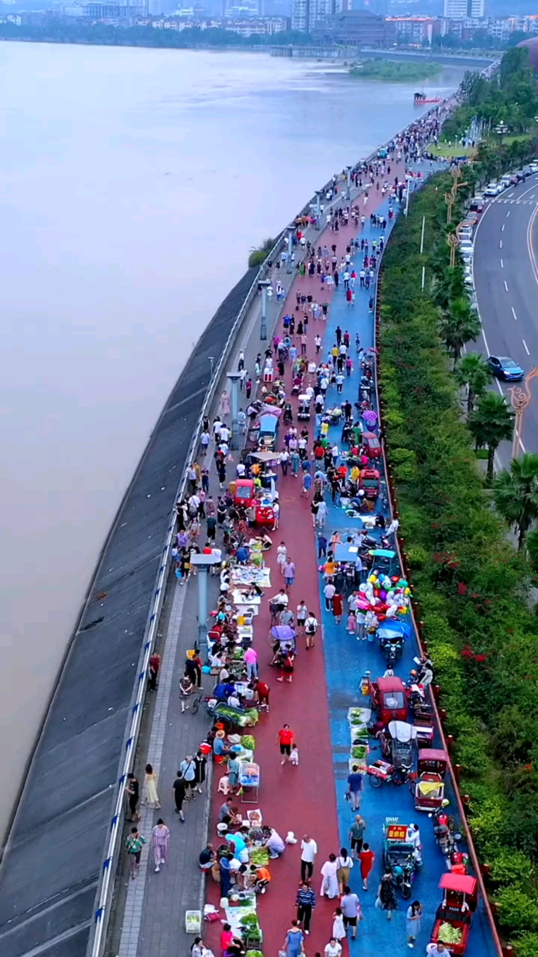 乐山沙湾大渡河绿道休闲夜市