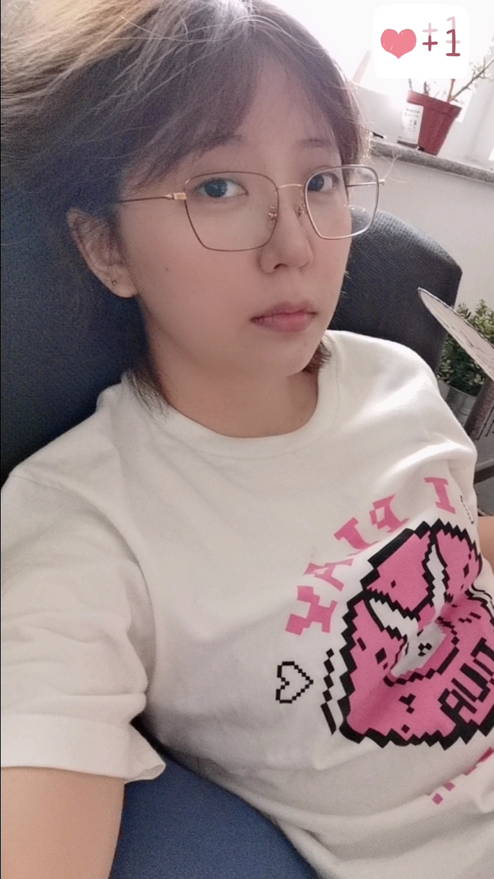 《小李飞刀》中的"龙小云",曾3次女扮男装,今年31岁美成这样,是名摄影