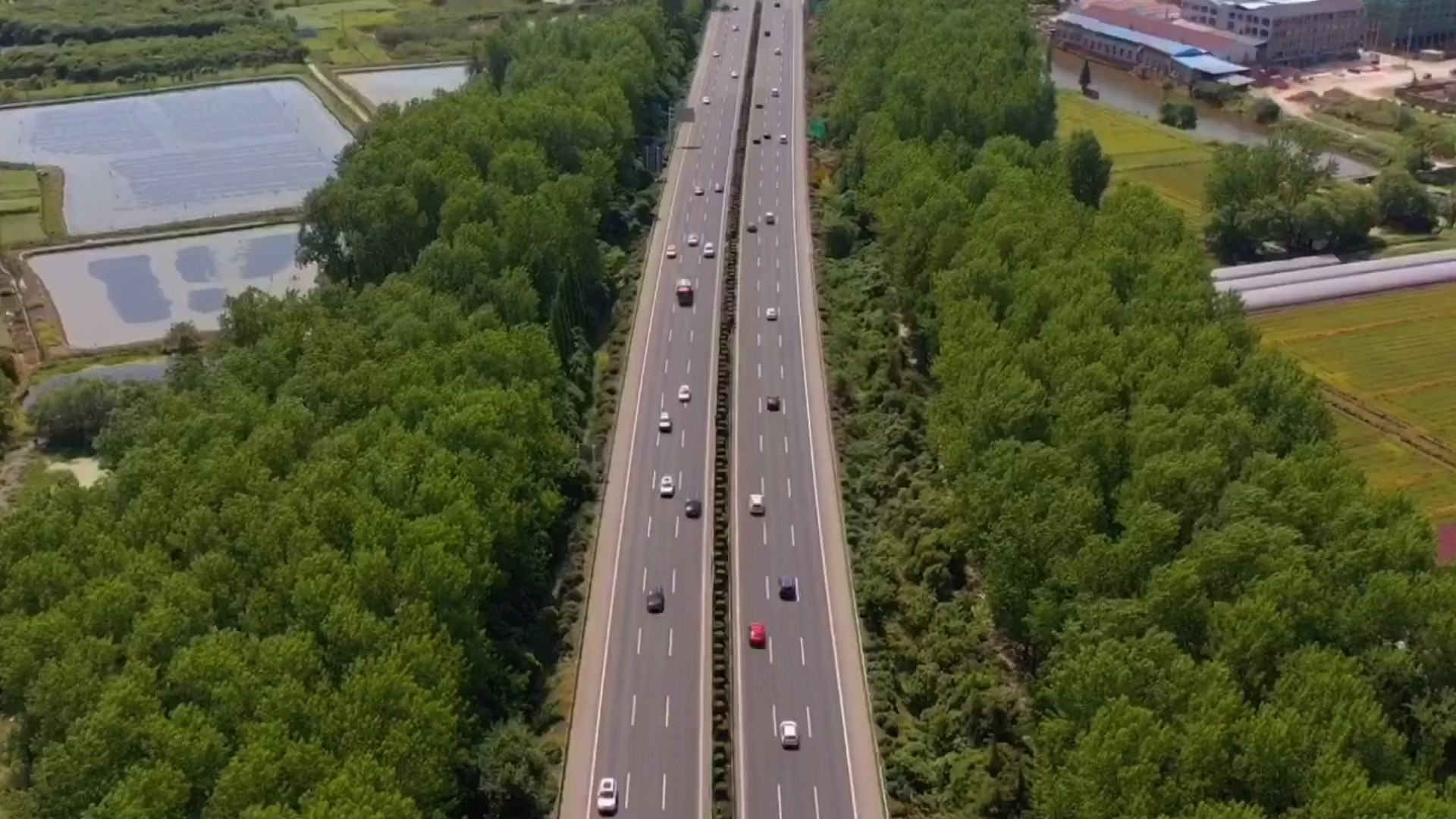 吃喝玩乐过假期五一的长深高速宜兴东出口一点不堵