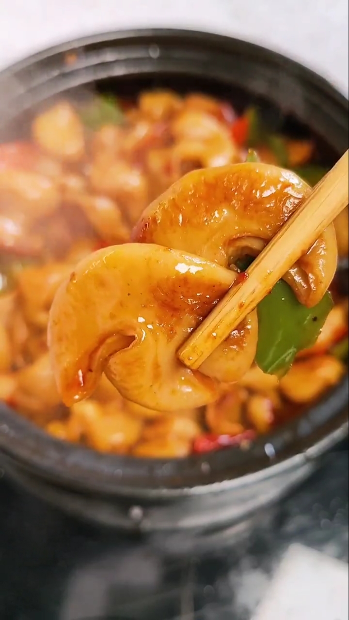 一试难忘的砂锅肥肠,鲜爽入味,简单又下饭.