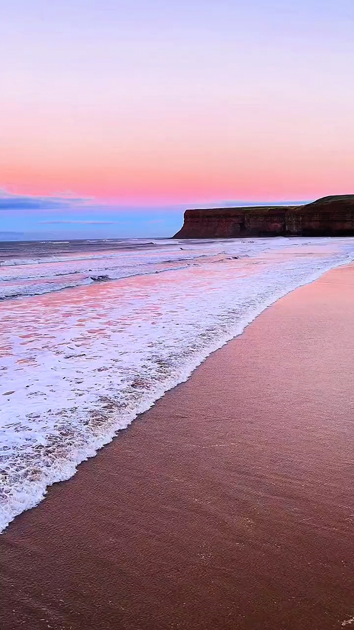 夕阳西下,最美粉色沙滩.