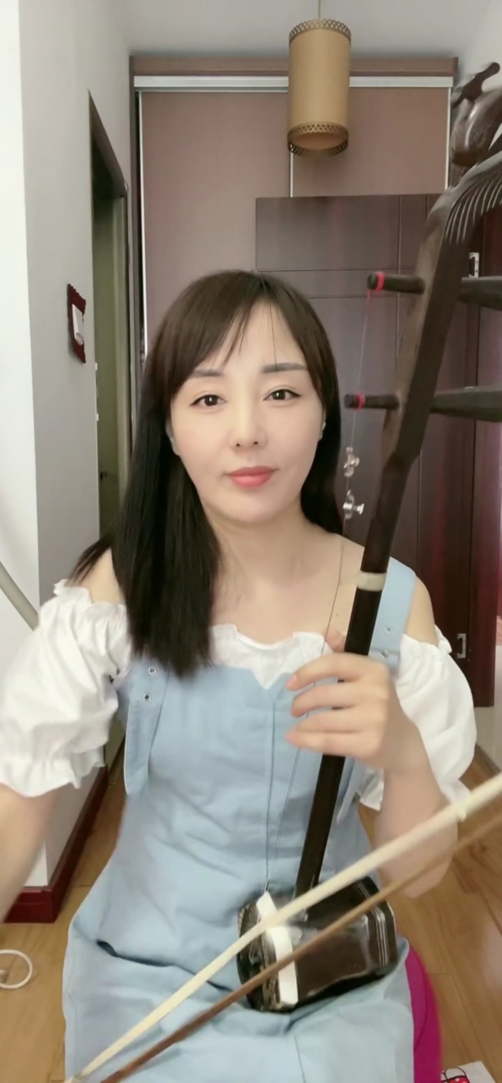 全民颜值大赛素颜美女二胡清拉渭水秋歌弓法娴熟精湛胡音柔美细腻醉人