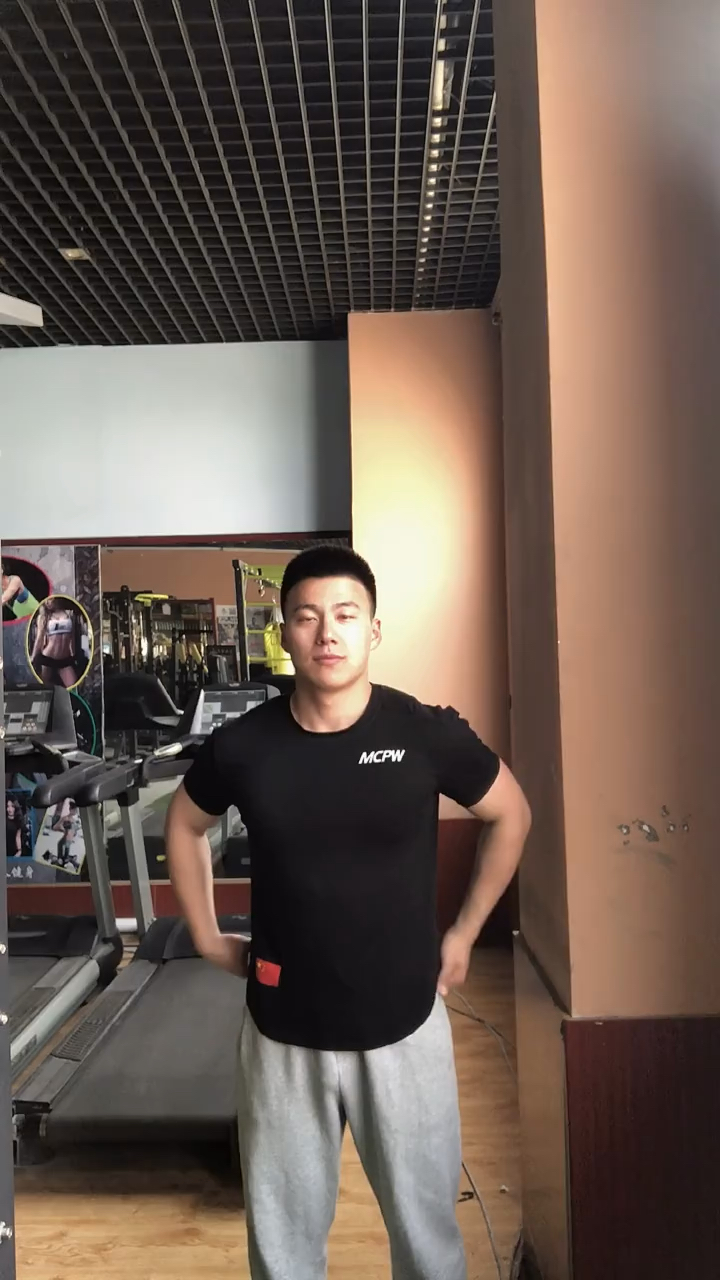 健身帅哥男朋友说他是健身教练极品身材被我收入囊中