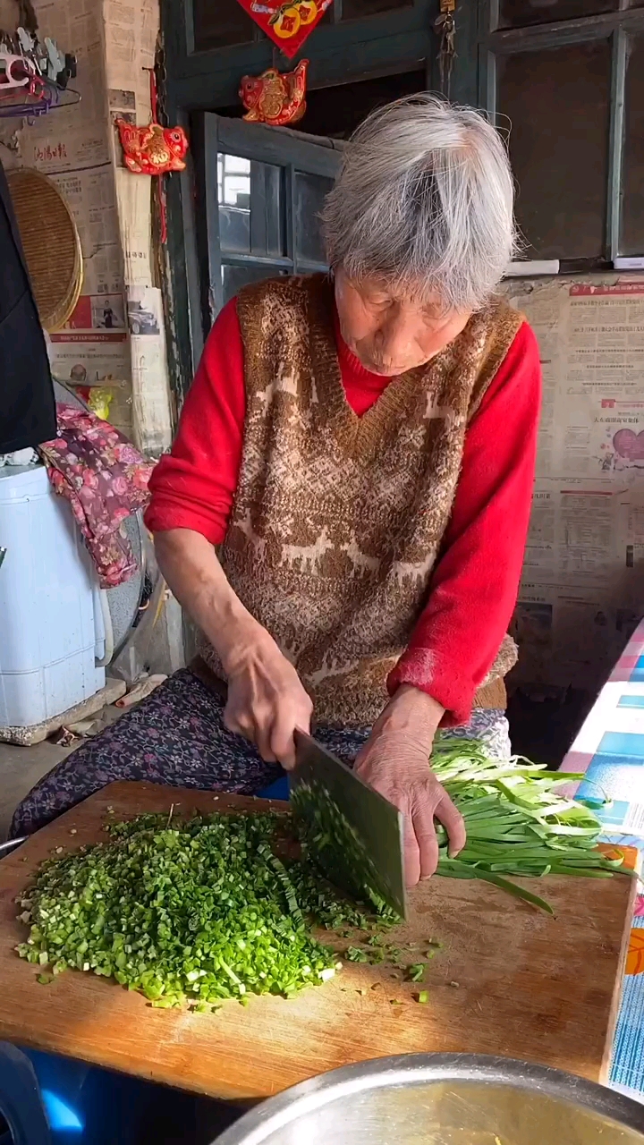 东北农村大妈干活太麻利了