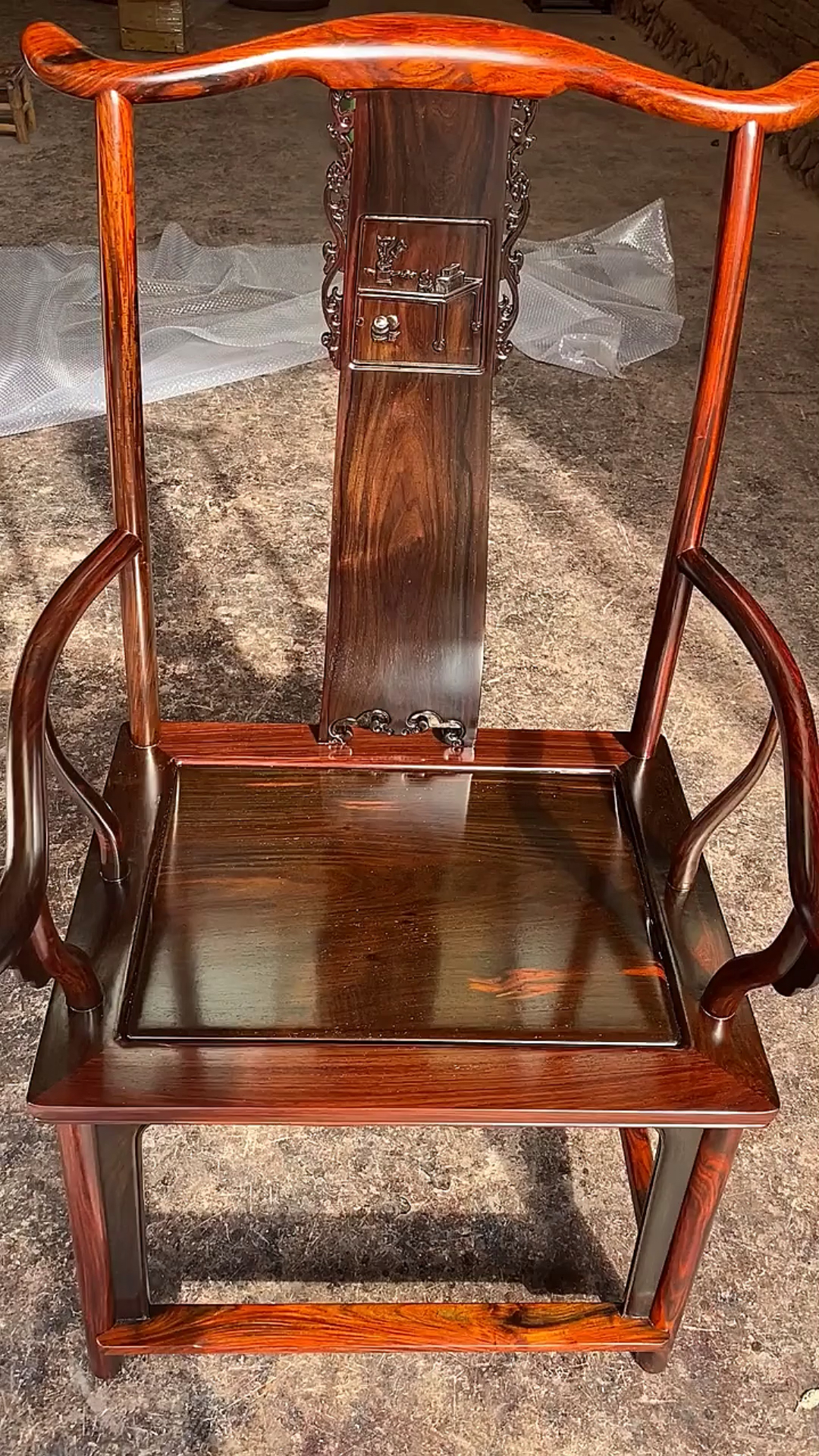 大红酸枝官帽椅