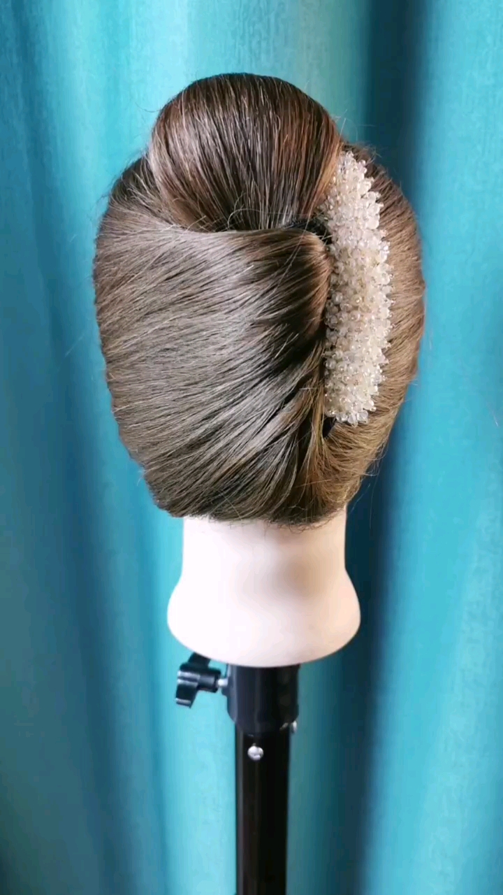 空姐气质侧盘发