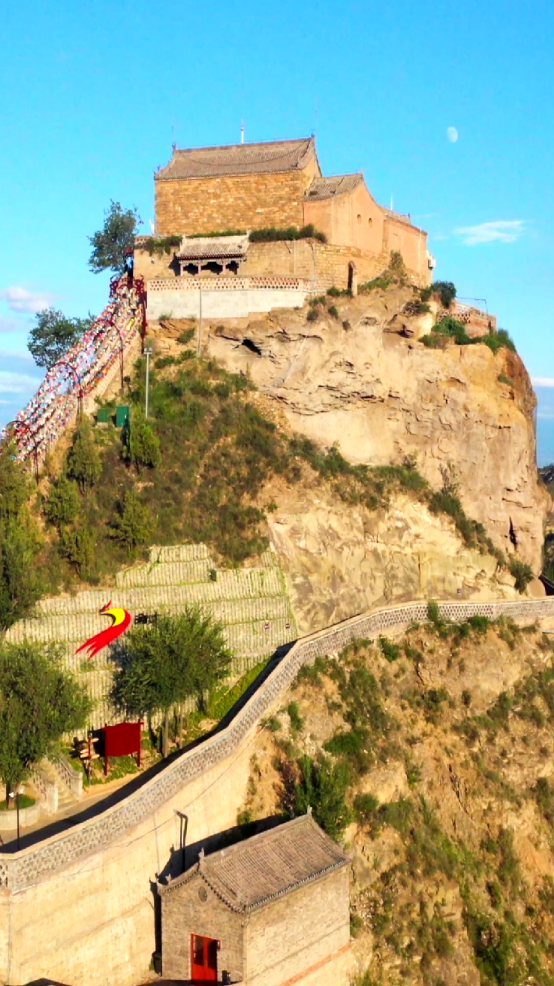 陕西神木二郎山山脊建百余座古建筑,俯瞰奇骏雄伟,本地人称小华山!