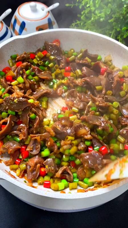 美食#超级下饭的酸辣鸡胗,5碗米饭不够吃