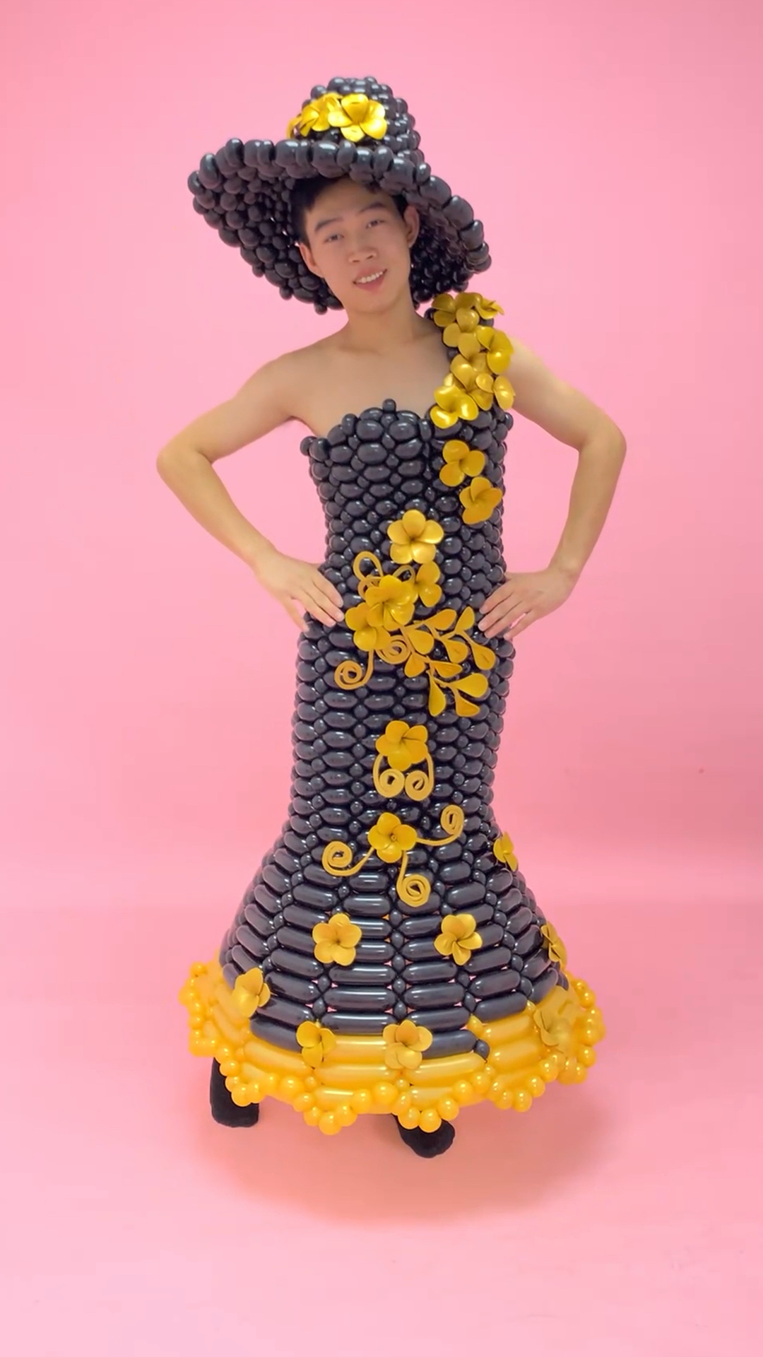 气球叔叔我做了整整一天的气球裙子漂亮吗