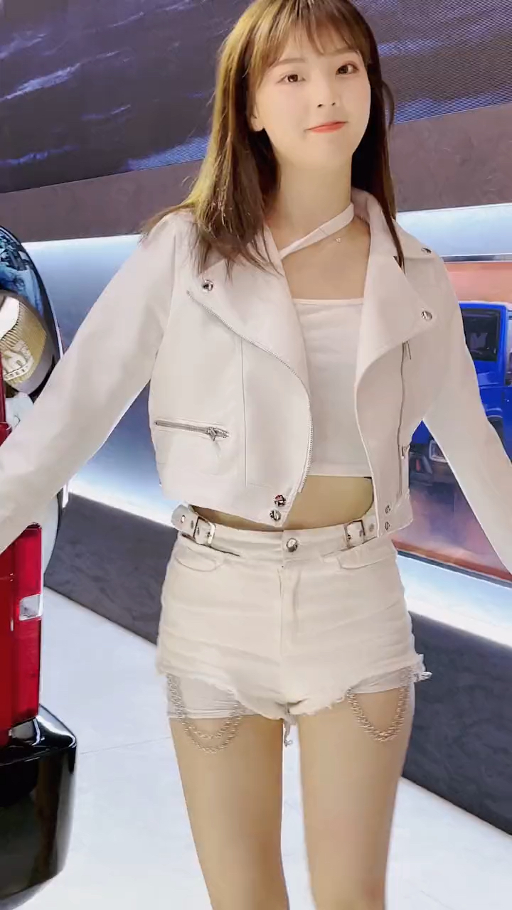 车展美女车模#春晓模仿秀