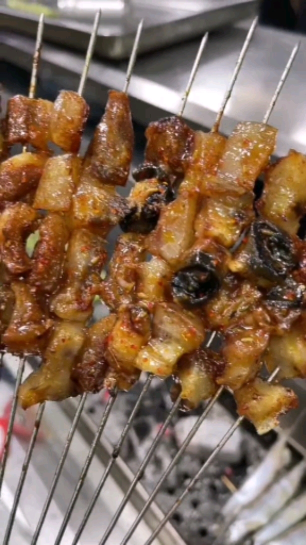 万物皆可烧烤炭烤牛眼睛这玩意儿香啊