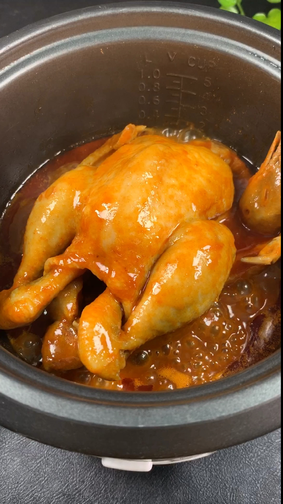 不加一滴水的电饭煲焗鸡,鲜嫩入味太好吃了!-度小视