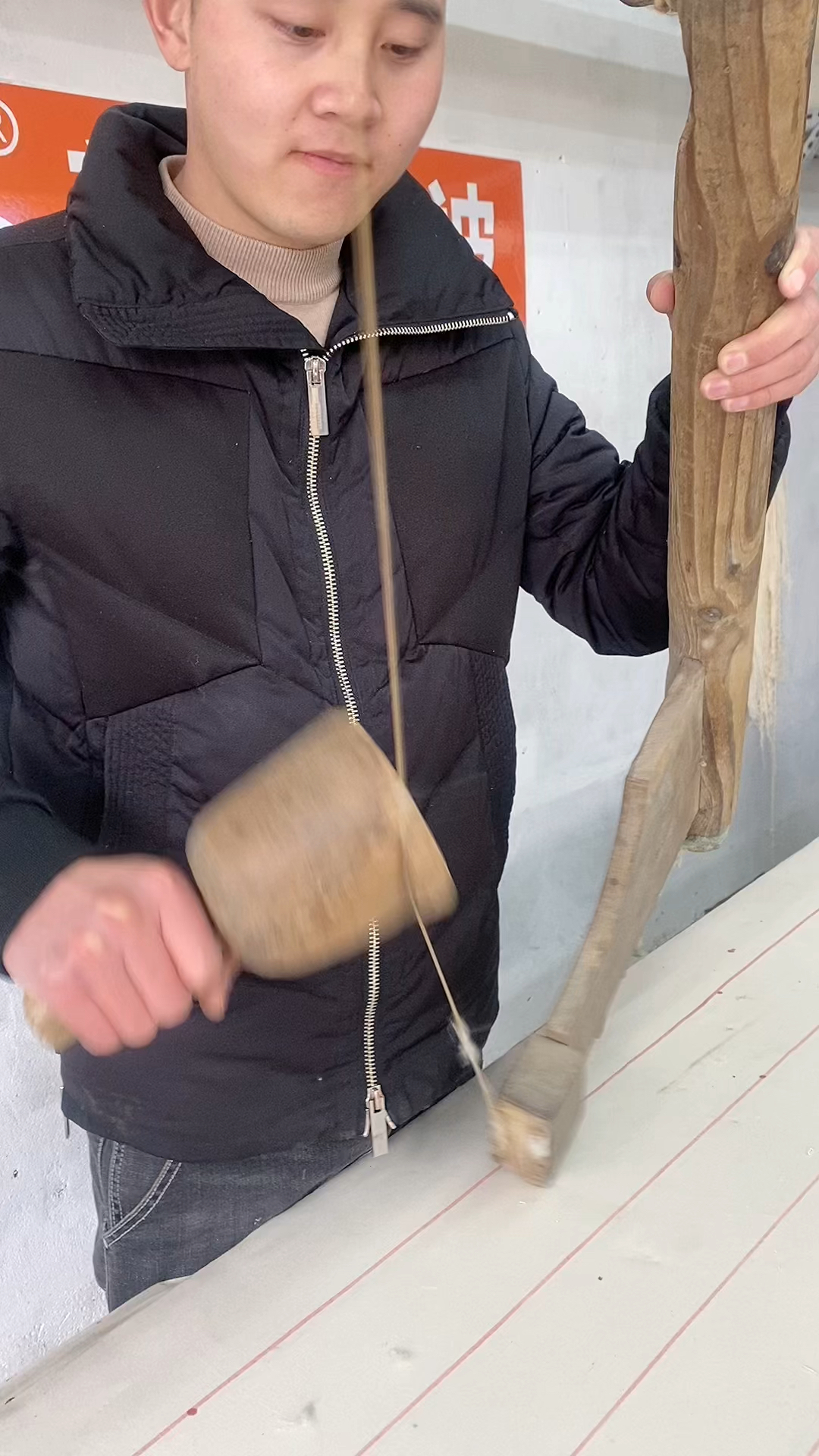 记录生活以前最早纯手i工弹棉花的工具还有多少人认识呢