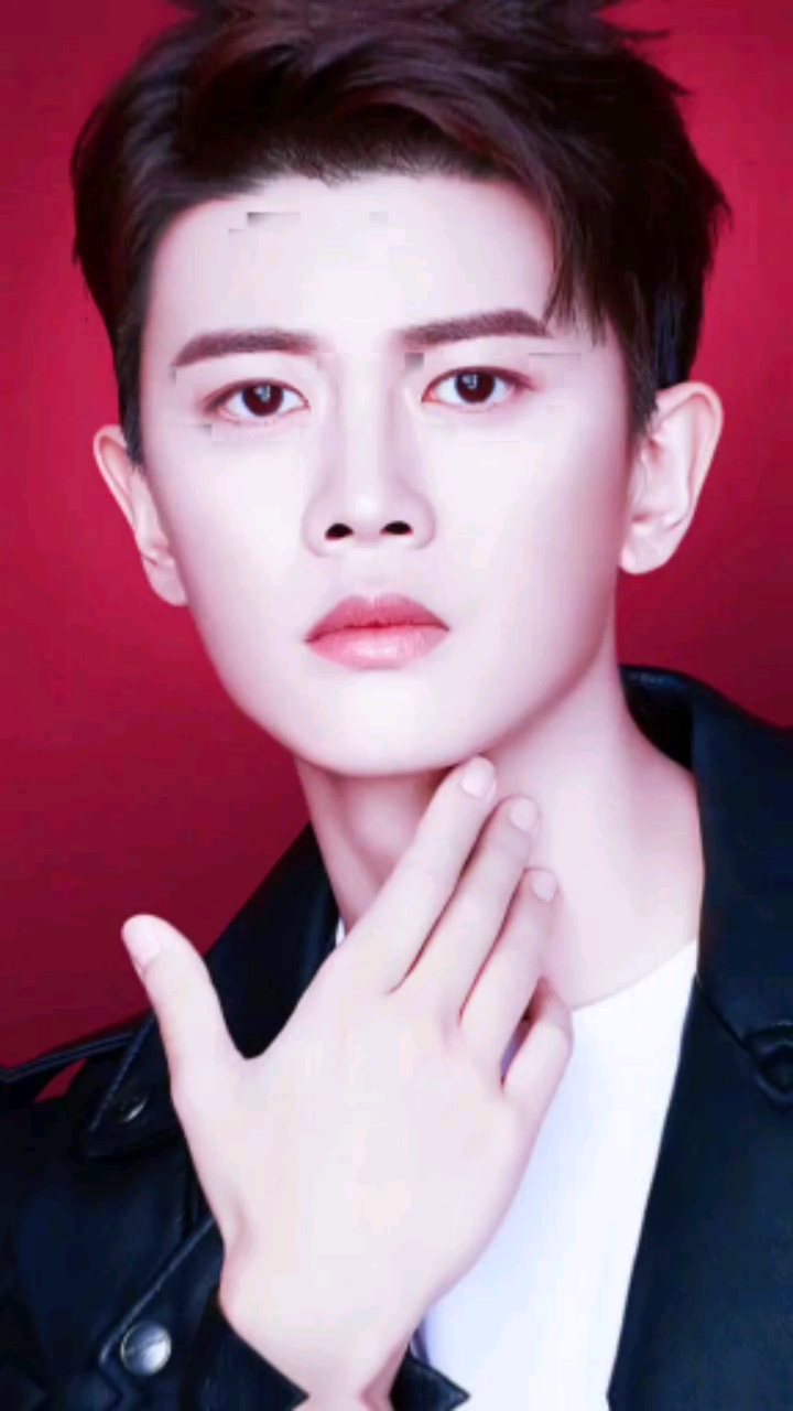 任嘉伦这男人的手是有多好看?有没有发现嘉伦的食指特别长?