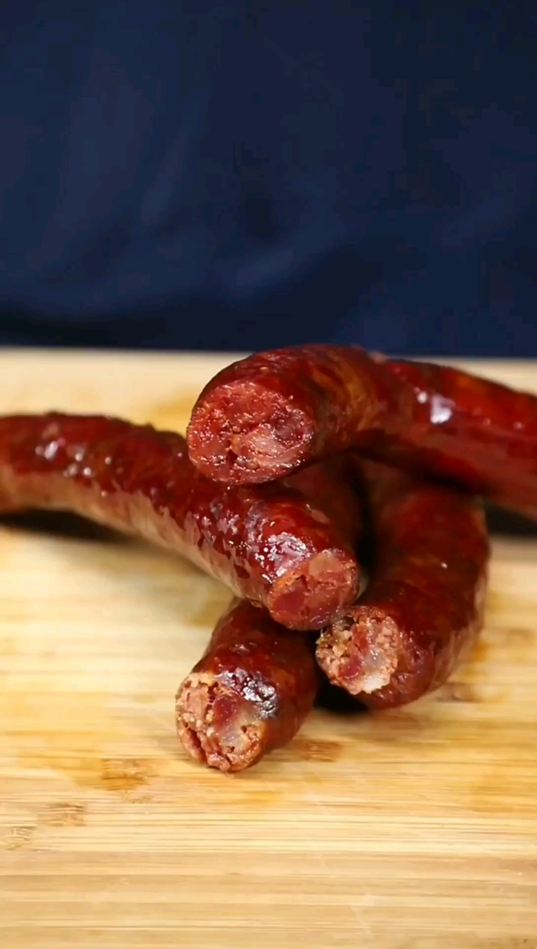 哪一刻,这根腊肠给了你惊喜#腊肉#农村自制美食#四川麻辣香肠