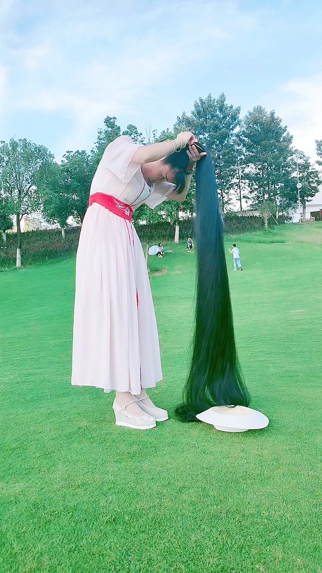 长发西施#长发西施从小喜欢留长发有自己独特保养头发乌黑亮丽的方式