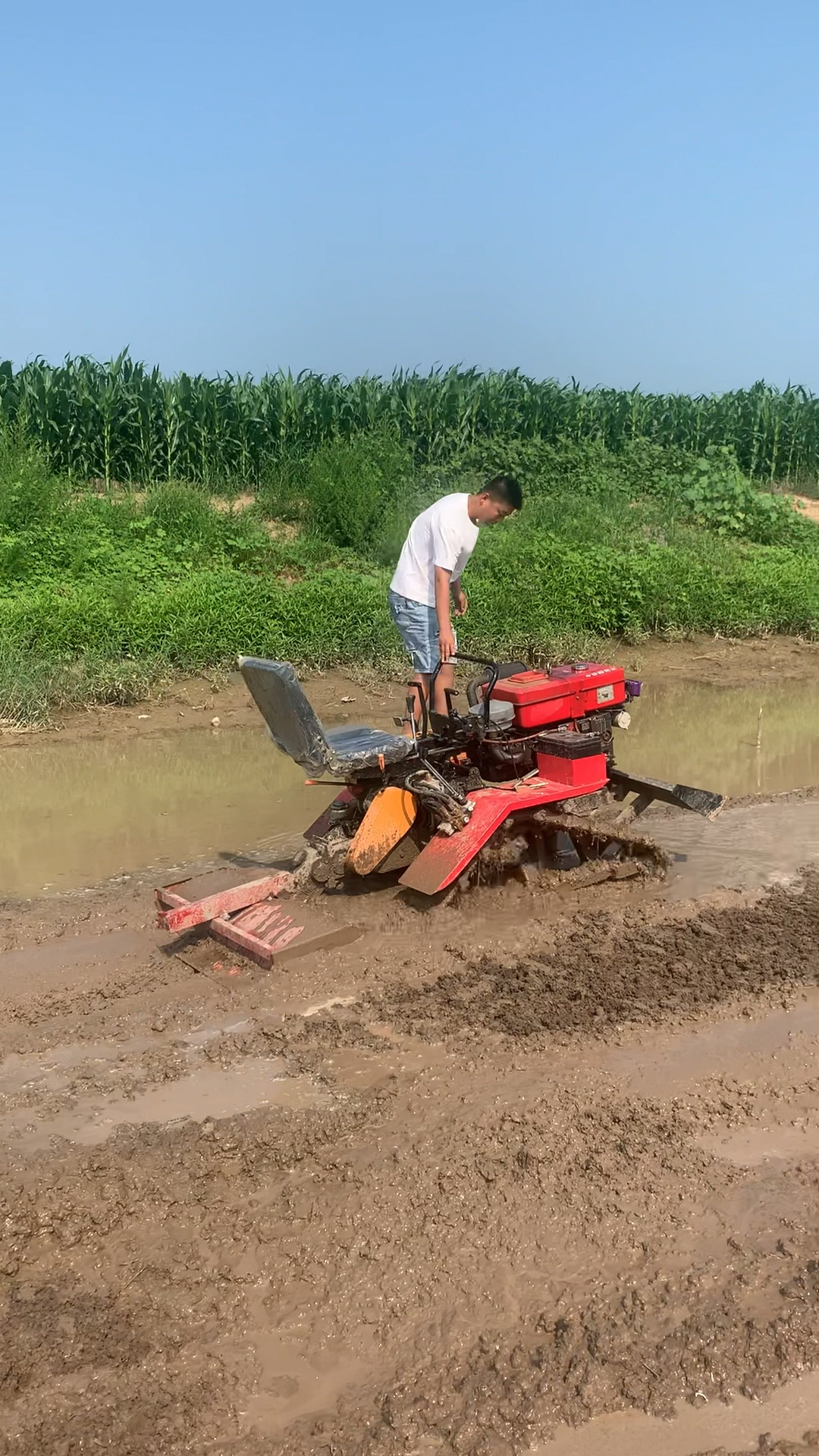 水旱两用旋耕机泥浆地旋耕