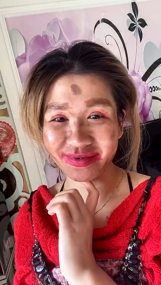 丑女化妆后成美女视频