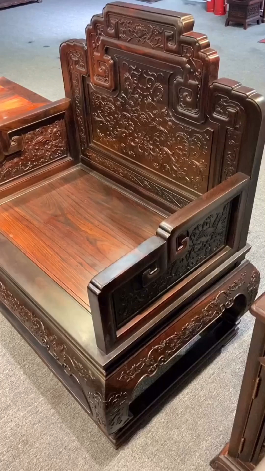 古典红木家具#大红酸枝国宾款西番莲沙发-度小视