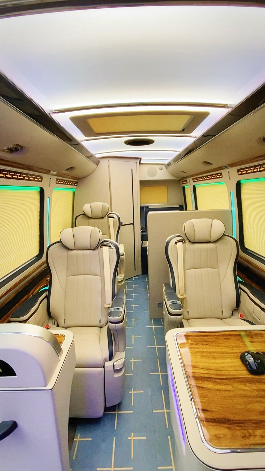 丰田考斯特7座房车,一辆空间大有温度的座驾