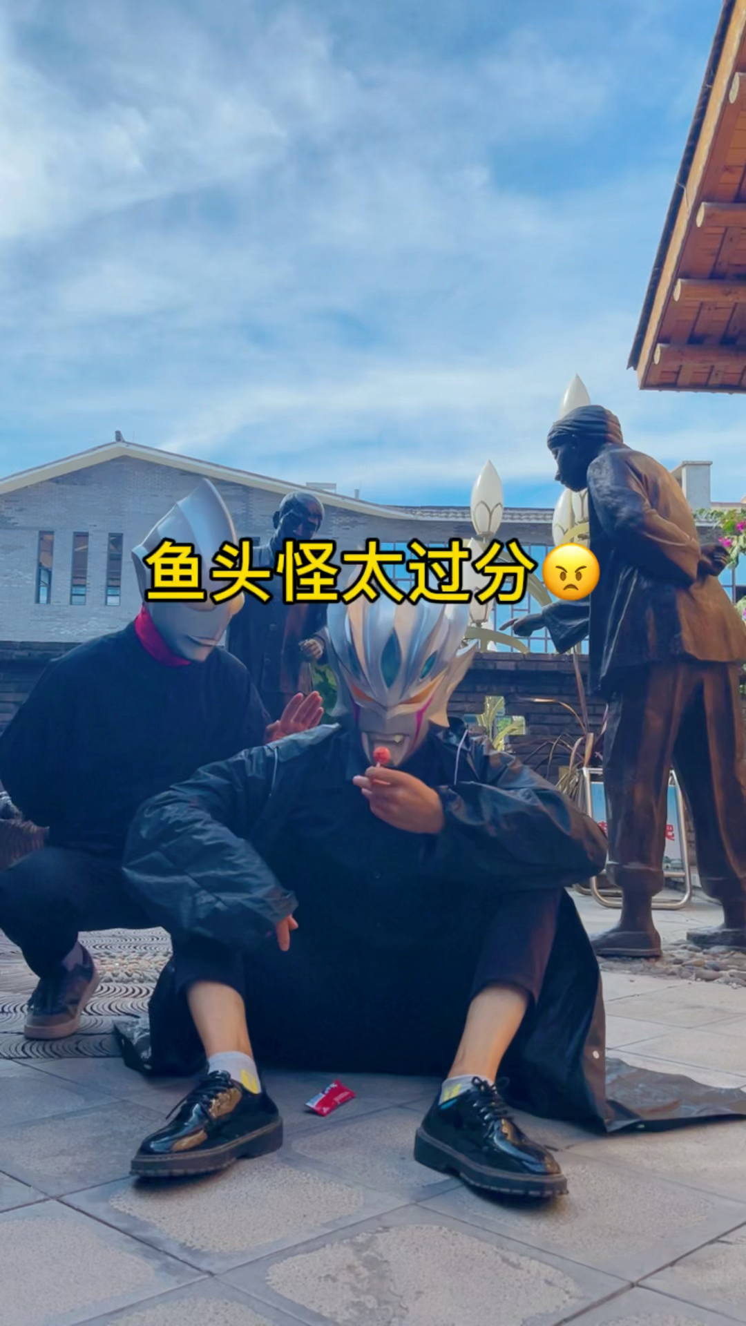 奥特曼鱼头怪太过分了竟然吃奥特曼