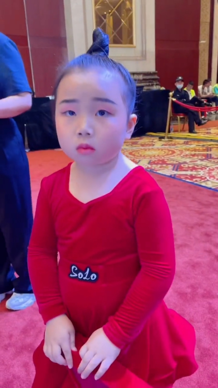 拉丁舞mini辣目洋子可爱到爆的小舞者人见人爱花见花开