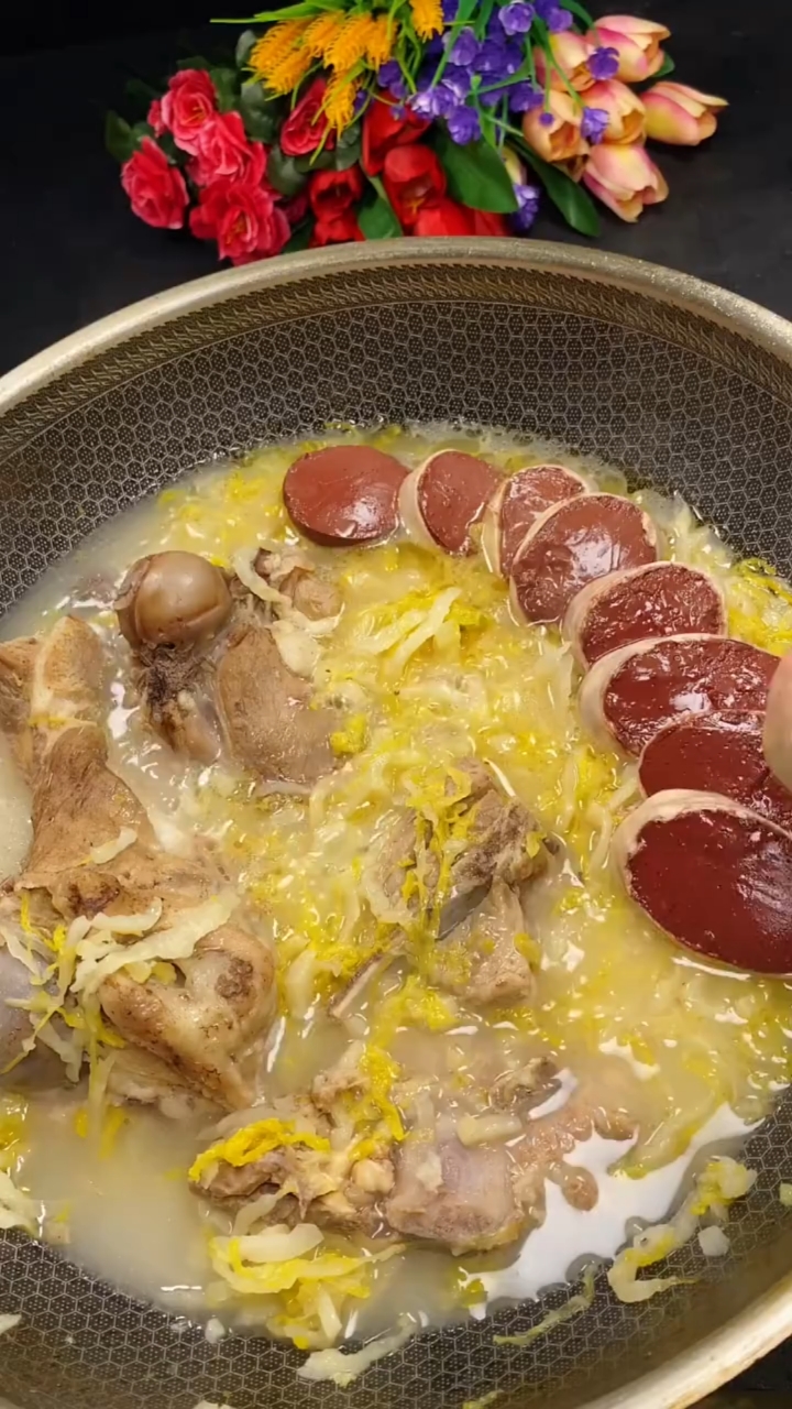 美食#东北硬菜—大骨头酸菜烩血肠