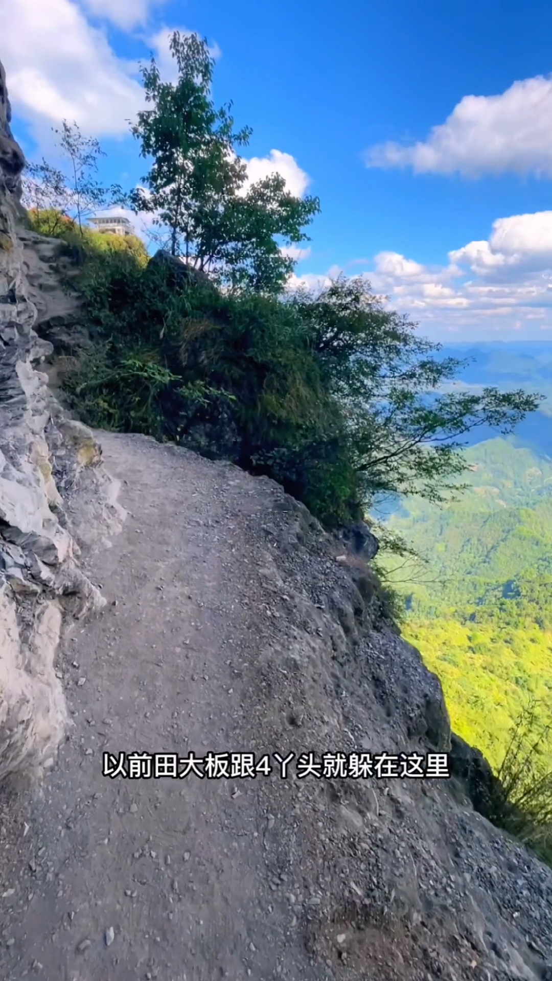 湖南湘西八面山燕子洞,曾經的土匪老巢,洞裡可以容納上萬人,在裡面