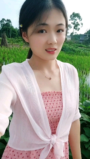 农村姑娘#有情调挺好的,喜欢农村自然风景!天真浪漫可爱的妹妹