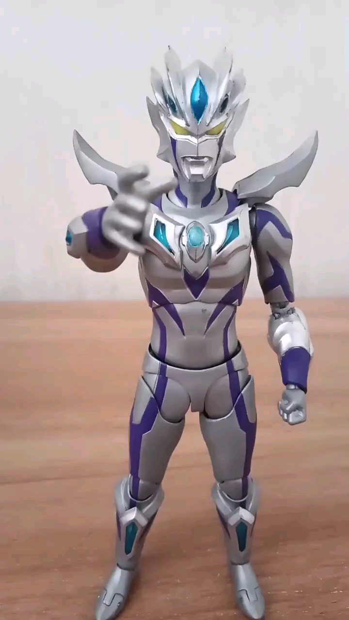 奥特曼#赛罗你亚索打得挺溜啊