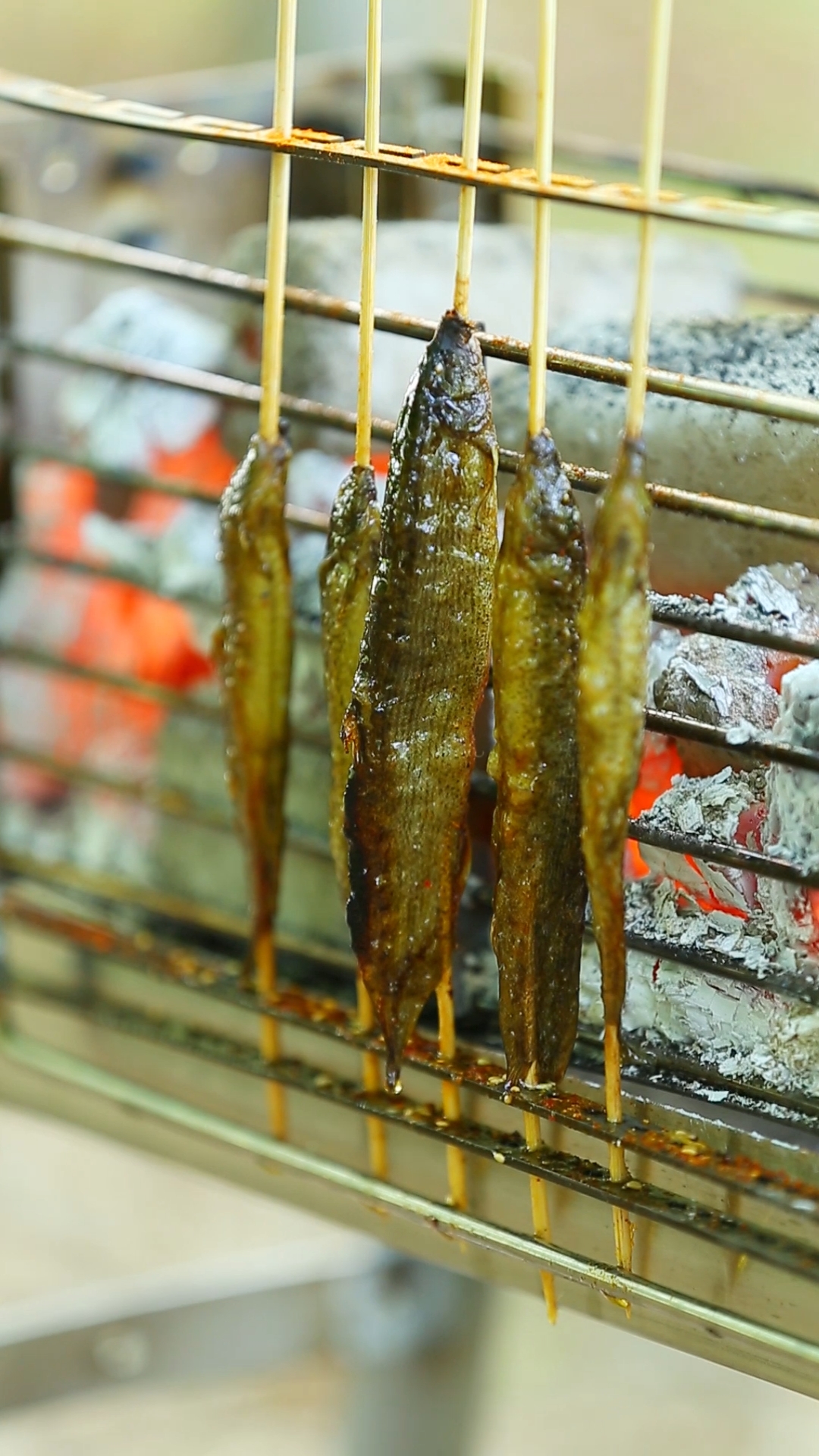 在家做个拿手菜#天冷了,烤个泥鳅暖暖胃#美食趣胃计划#侧烤王